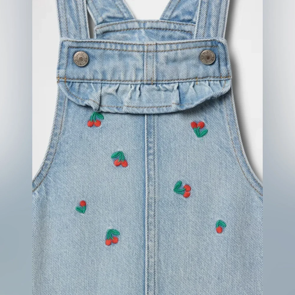 NWT babyGap Cherry Embroidered Denim Overall Dress 5T | Light Wash